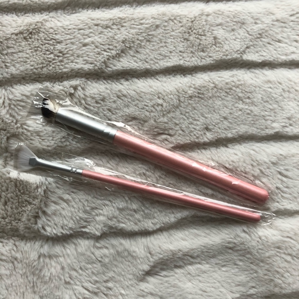 🖤🆕 Angled Eye Shadow Brush & Fan Brush